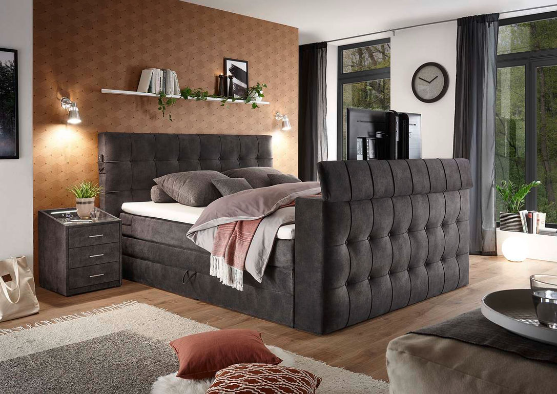 SET ONE Richmond — темно-серая Boxspring-кровать с высоким стеганым изголовьем и изножьем в современной спальне