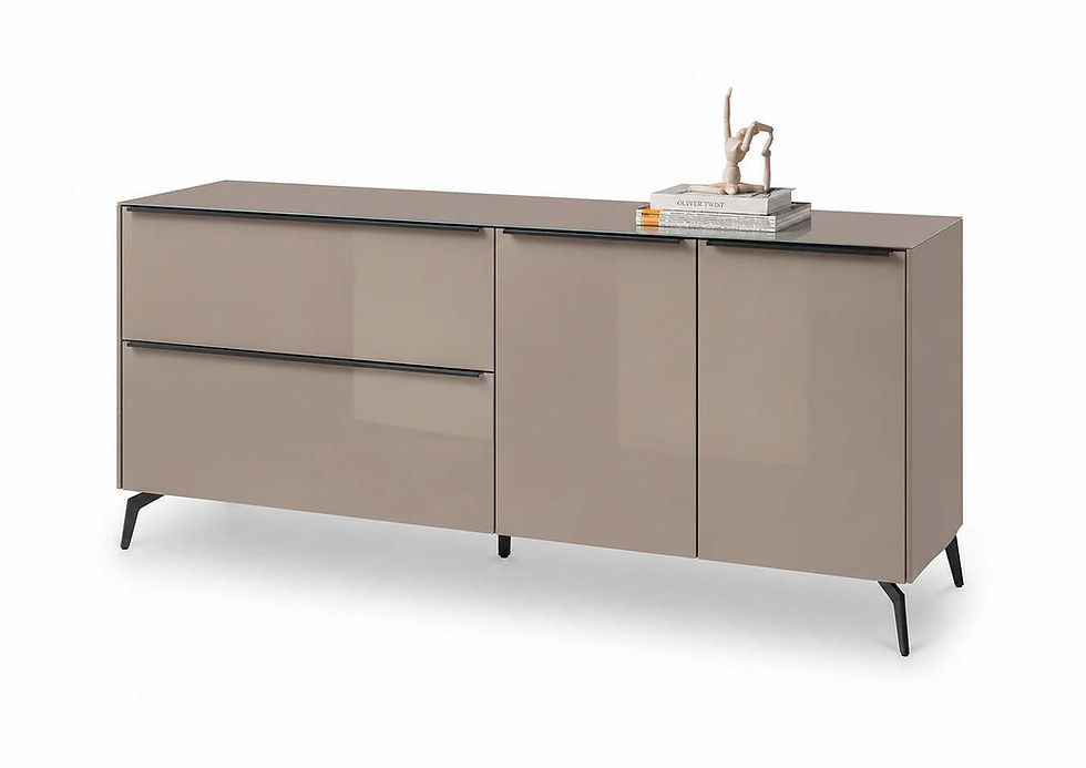 Миниатюра: SET ONE Reno Taupe — комод со стеклянными фасадами и чёрными ручками, вид под углом